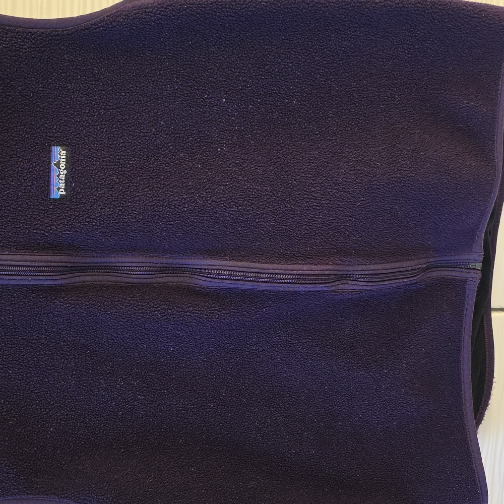 Patagonia Vintage Men's Purple Fleece Vest - Picture 3 of 13